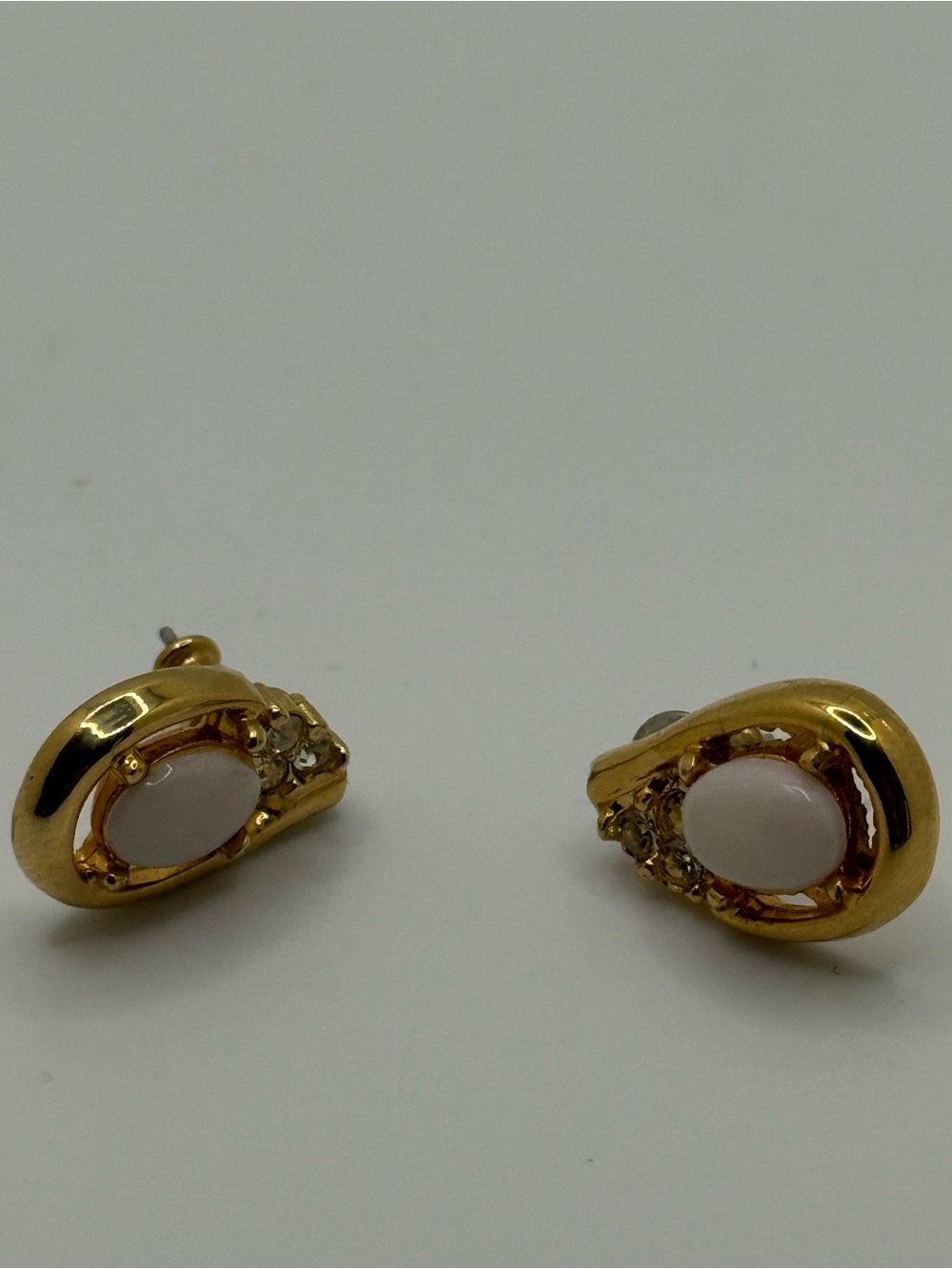 Vintage Gold Tone Faux Opal Rhinestone Teardrop Stud Earrings Elegant Retro